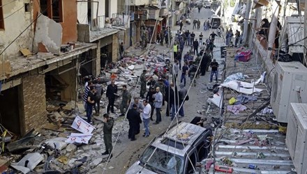 Quang cảnh tan hoang ở thủ đô Beirut sau vụ đánh bom kép kinh hoàng do tổ chức khủng bố IS thực hiện 