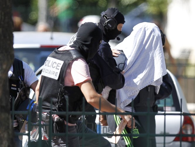 Pháp xác nhận vụ chặt đầu có liên quan đến tổ chức khủng bố IS 