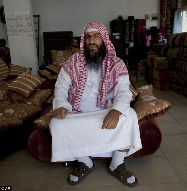 Abu Sayyaf - thủ lĩnh của khủng bố IS phụ trách mảng tài chính và dầu mỏ