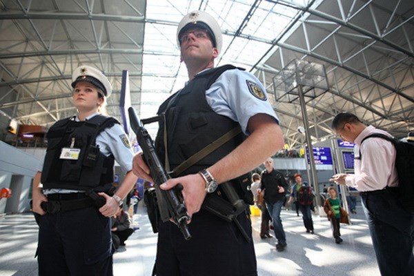 Cảnh sát Đức ở sân bay Frankfurt
