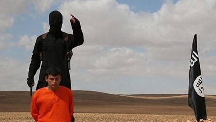 Khủng bố IS công bố hình ảnh một tù nhân bị chặt đầu dã man 