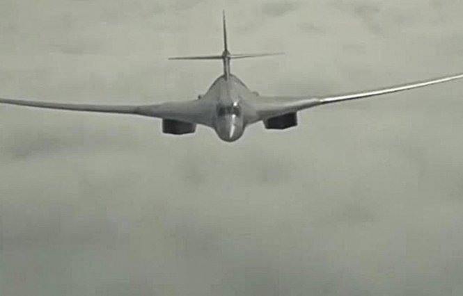 Máy bay ném bom chiếc lược tầm xa của Nga hoạt động không kích khủng bố IS tại Syria