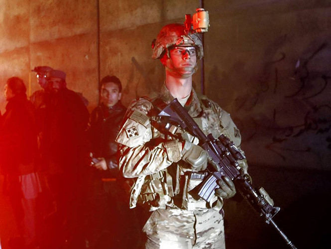 Lính Mỹ tại hiện trường một vụ đánh bom do khủng bố IS gây ra ở ở Kabul ngày 4/1/2016