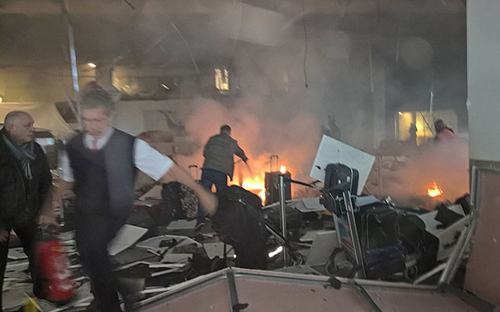 Cảnh tượng ở sân bay Brussels ngay sau hai vụ nổ do khủng bố IS thực hiện 