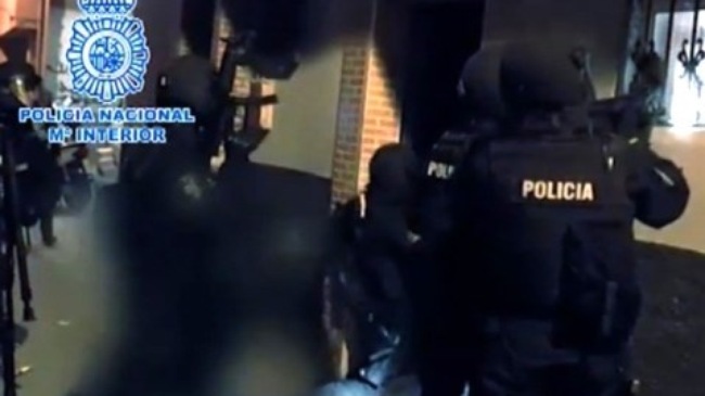 Cảnh sát Tây Ban Nha trong đợt bố ráp 4 nghi phạm khủng bố