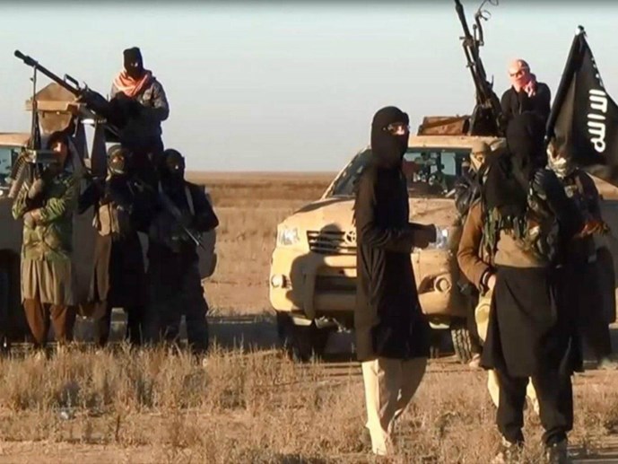 Tổ chức khủng bố IS kiếm được 50 triệu USD/tháng nhờ bán dầu thô 