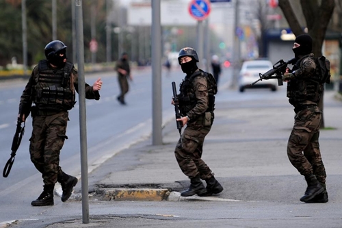 Hai cảnh sát Thổ Nhĩ Kỳ thiệt mạng khi đấu súng với các phần tử nghi là phiến quân thuộc tổ chức khủng bố IS 