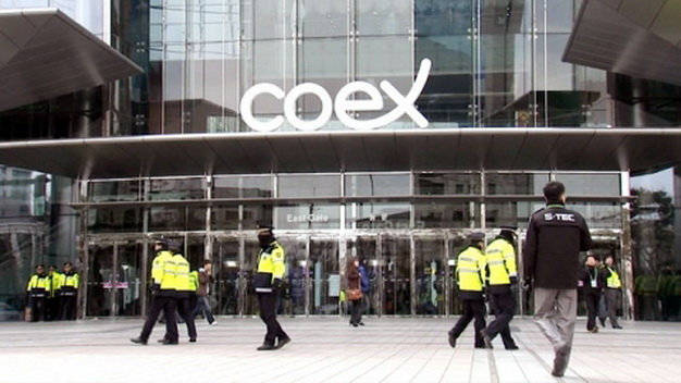 Cảnh sát Seoul tăng cường tuần tra khu thương mại COEX để ngăn chặn khủng bố IS 