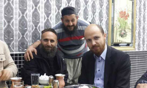Con trai tổng thống Thổ Nhĩ Kỳ, ngoài cùng bên phải, bị nghi làm ăn với thủ lĩnh IS