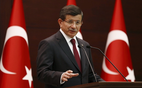 Thủ tướng Thổ Nhĩ Kỳ Ahmet Davutoglu phát biểu trong cuộc họp báo tại thủ đô Ankara ngày 25/8