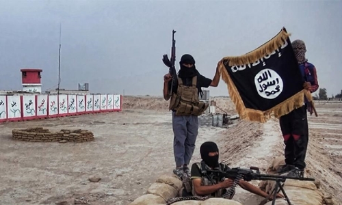 Khủng bố IS chụp ảnh sau khi chiếm một điểm kiểm soát quân sự ở tỉnh Salahuddin, Iraq
