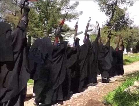 Thiếu người đánh bom liều chết, tổ chức khủng bố IS bắt đầu đào tạo một đội sát thủ toàn nữ