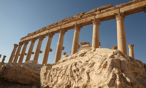 Các cột đá cổ ở Palmyra.