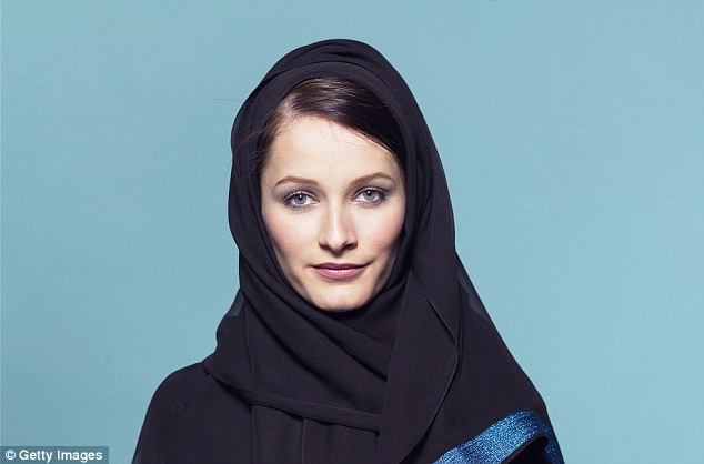 Nữ phóng viên BBC giả làm phụ nữ Hồi giáo tiếp cận tổ chức khủng bố IS qua mạng xã hội
