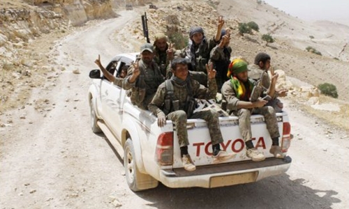 Thành viên Các đơn vị Bảo vệ người Kurd (YPG), một nhóm nổi dậy thuộc liên minh Các lực lượng Dân chủ Syria (SDF)