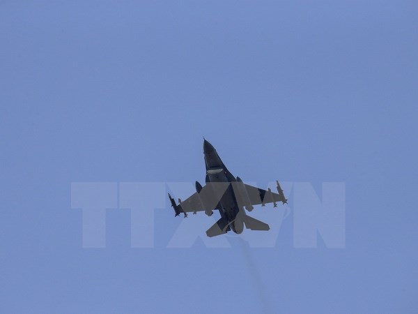 Máy bay liên quân tham gia không kích khủng bố IS ở Syria