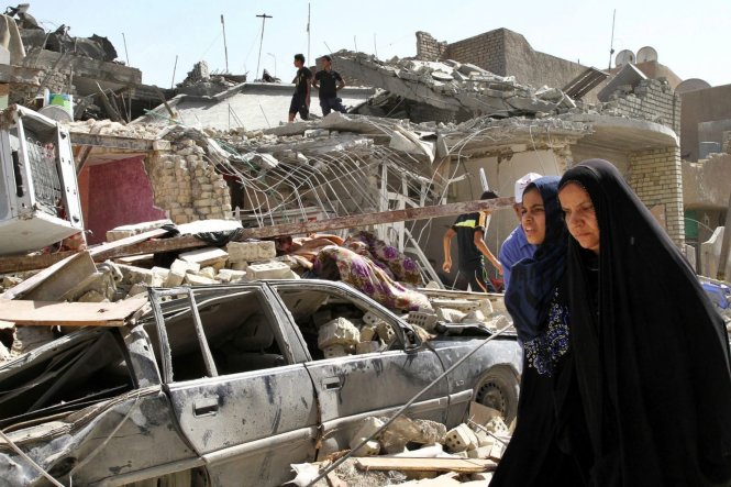 Một khu vực dân cư ở Baghdad bị phá hủy trong vụ rơi bom của quân đội Iraq hôm 6-7 