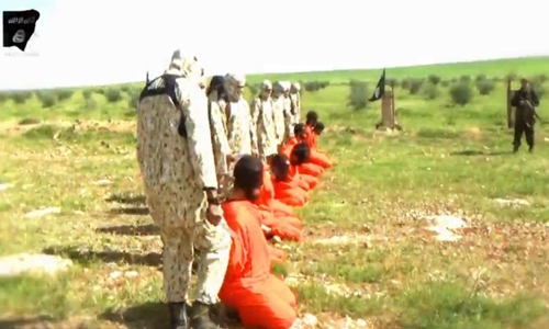 Khủng bố IS đang chuẩn bị hành quyết 8 người đàn ông Hồi giáo dòng Shiite