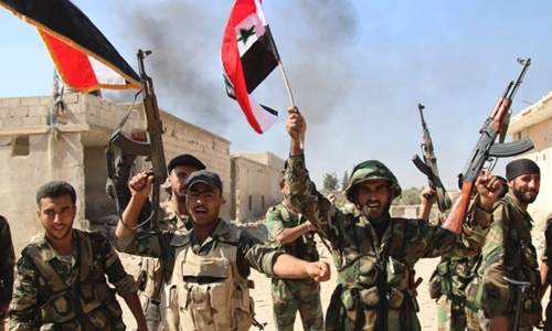 Binh sĩ quân đội Syria ăn mừng chiến thắng trước tổ chức khủng bố IS 