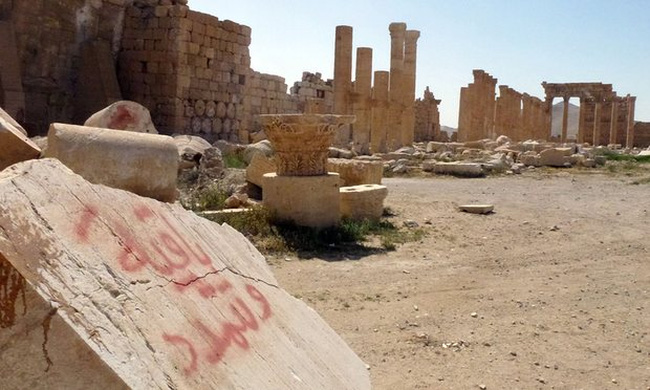 Thành cổ Palmyra bị tàn phá nặng nề bởi IS 
