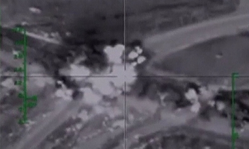 Bức ảnh Bộ Quốc phòng Nga công bố hồi tháng trước cho thấy khói bốc lên sau cuộc không kích ở Syria