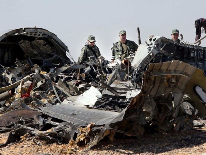 Các điều tra viên Nga tại hiện trường vụ rơi máy bay ở Ai Cập