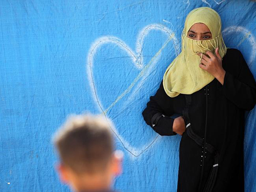 Các bé gái được bán cho tổ chức khủng bố IS với giá bằng bao thuốc lá 