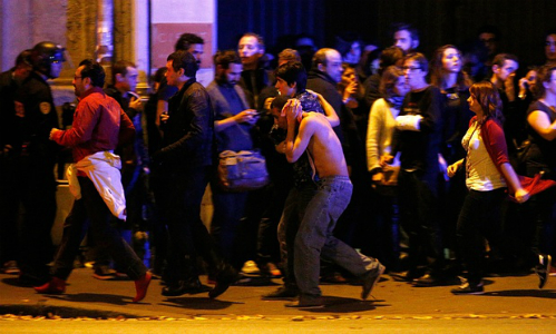 Cảnh hỗn loạn trên đường phố Paris sau vụ khủng bố