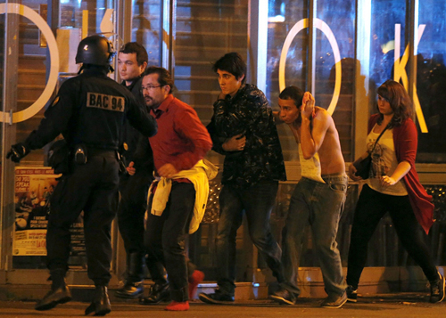 Vụ tấn công khủng bố ở Paris khiến cả thế giới bàng hoàng