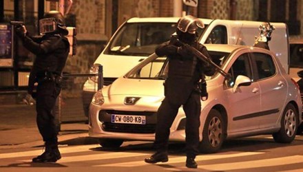  cuộc vây bắt kéo dài 7 tiếng đồng hồ của cảnh sát Pháp diễn ra vô cùng căng thẳng