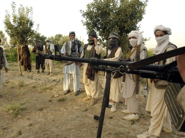 Một nhóm các thành viên Taliban thề trung thành với khủng bố IS  trong một video tháng 1
