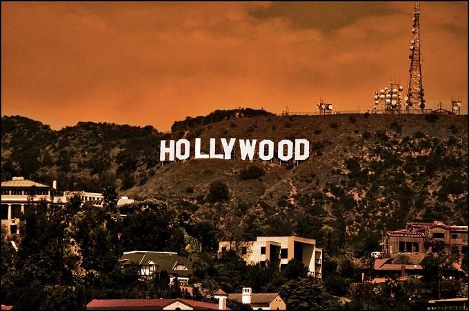 một ngôi sao hạng A của Hollywood có HIV "nhân giống" căn bệnh này ở kinh đô điện ảnh