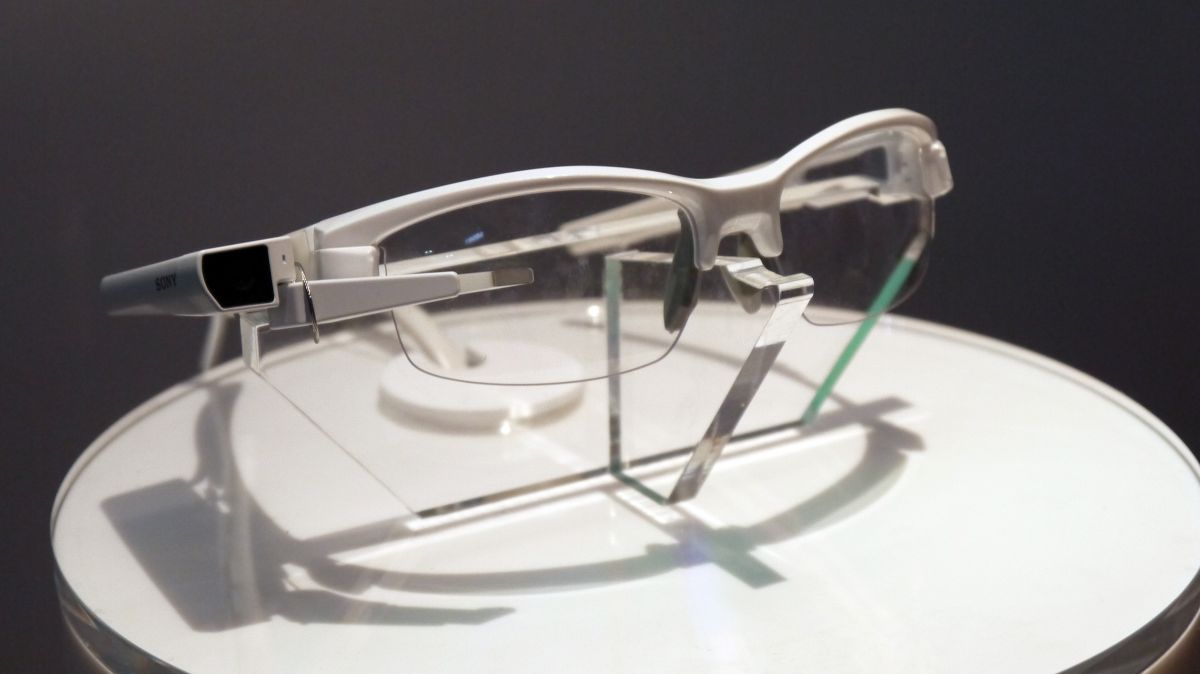 Phiên bản kính thông mới của Sony lúc giới thiệu tại MWC 2015