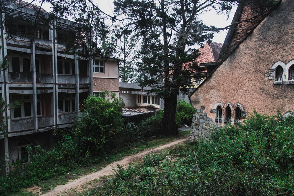 Khám phá tu viện bỏ hoang ở Đà Lạt mang phong cách cổ kính châu Âu