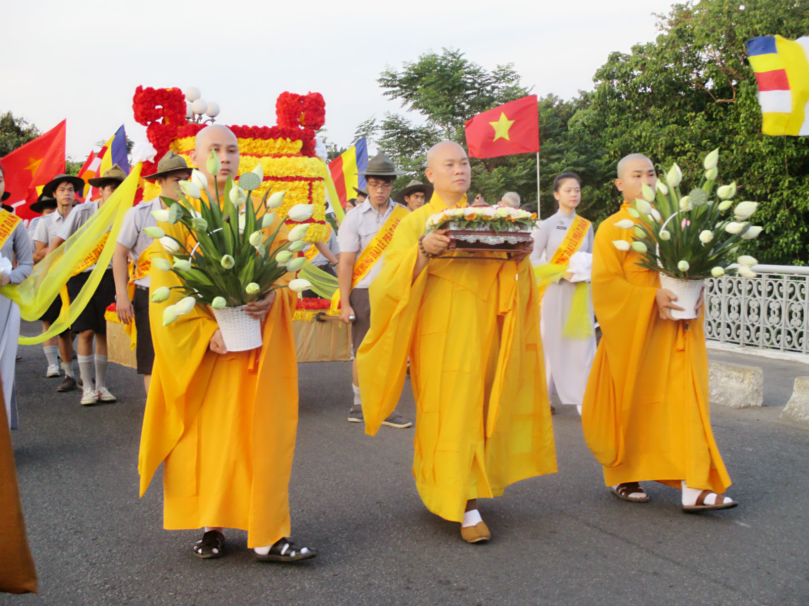 Lễ rước mừng Đại lễ Phật Đản của Giáo hội Phật Giáo Việt Nam 