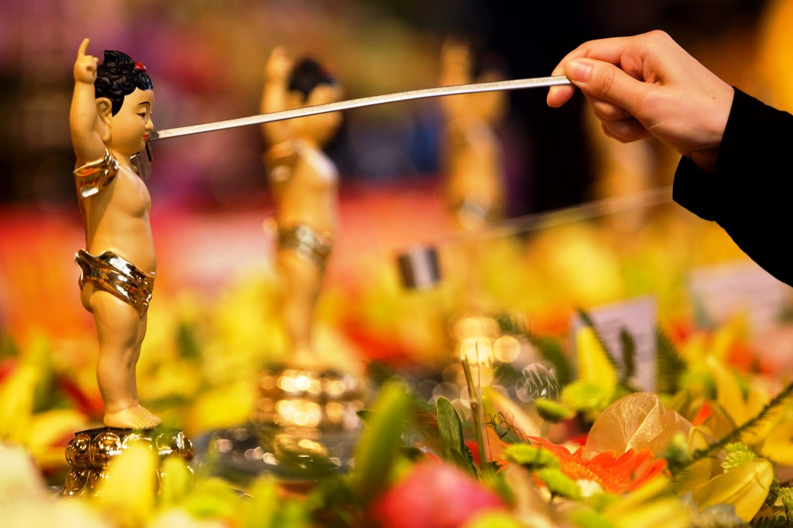 Nghi thức tắm Phật được tiến hành long trọng nhất trong ngày lễ Phật Đản
