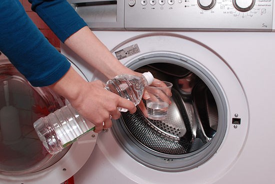 Làm sạch máy giặt từ banking soda, nước và giấm, các bết bẩn sẽ được loại bỏ hoàn toàn