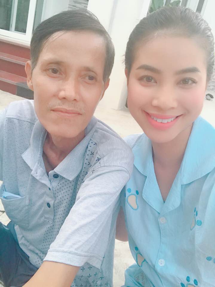 Hoa hậu Phạm Hương luôn cầu mong cho cha được khỏe mạnh và bình an