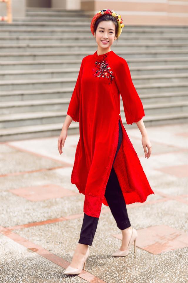 Hoa hậu Đỗ Mỹ Linh thường chọn áo dài đỏ cách tân để thể hiện phong cách trẻ trung của những cô gái Việt hiện đại