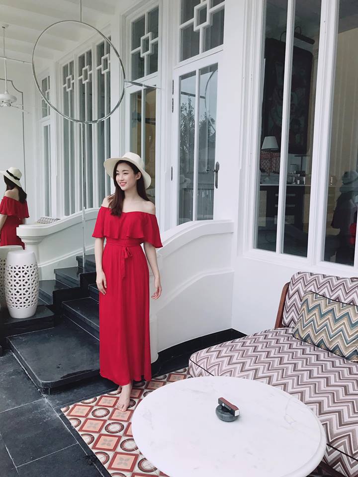 Đỗ Mỹ Linh với bộ đầm đỏ rực rỡ khi nghỉ dưỡng tại resort