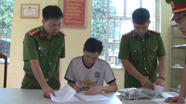 Bác sĩ Hoàng Công Lương đã bị công an Hòa Bình bắt giữ do liên quan trực tiếp đến vụ việc 8 bệnh nhân chạy thận tử vong