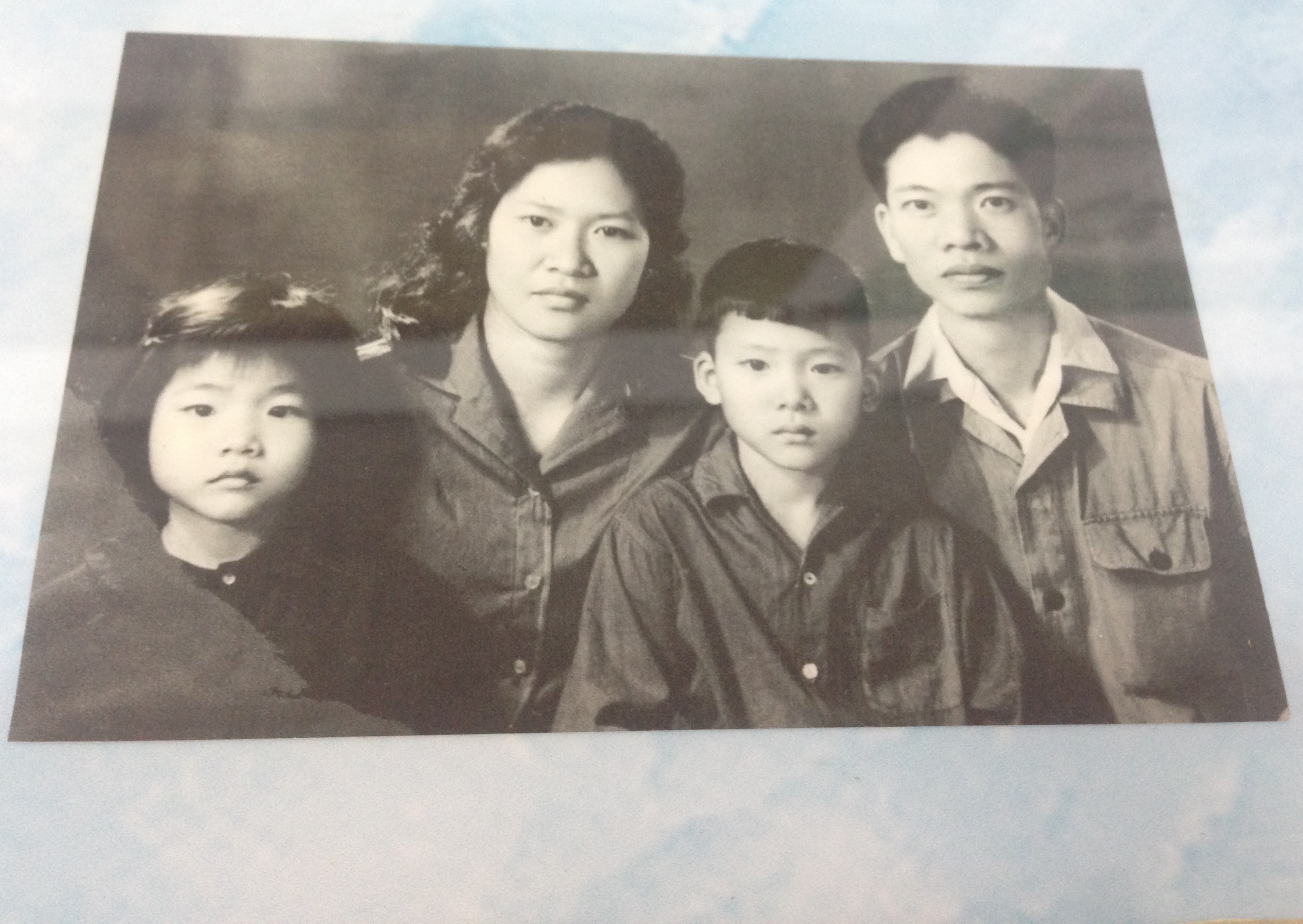 Ảnh chân dung gia đình liệt sĩ Nguyễn Văn Nhân 