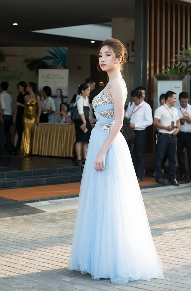 Hoa hậu Đỗ Mỹ Linh xinh đẹp trong các thiết kế của Lê Thanh Hòa