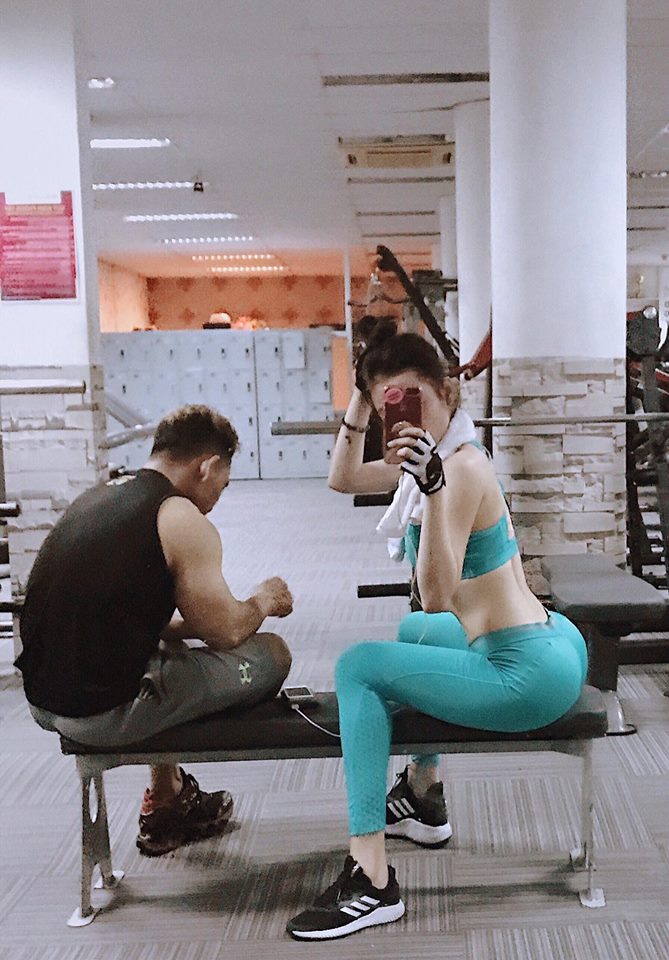Đến phòng tập Gym để luyện tập thường xuyên giúp Angela Phương Trinh có được thân hình chuẩn
