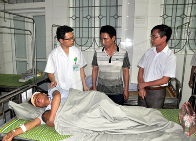 Các bệnh nhân bị thương đang được điều trị tại bệnh viện Nghĩa Lộ