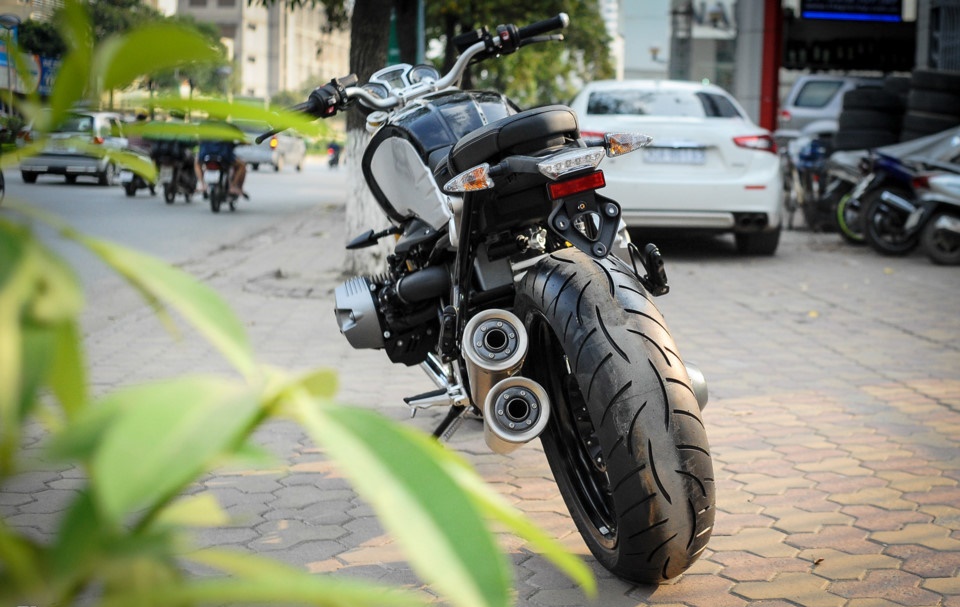 Xe mô tô BMW R nine T có giá khoảng 600 triệu đồng ở Việt Nam