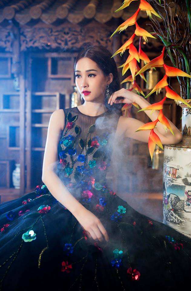 Vẻ đẹp dịu dàng, trong sáng của Hoa hậu Việt Nam 2012
