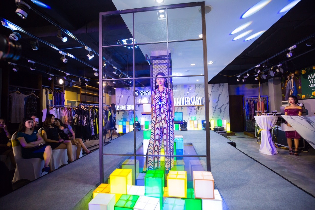 Nguyễn Chế Quỳnh Châu tự tin trong vai trò Vedette của mini fashion show