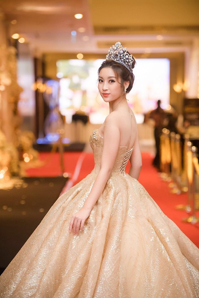 Hoa hậu Đỗ Mỹ Linh được ngợi khen vì mang vẻ đẹp thuần Việt