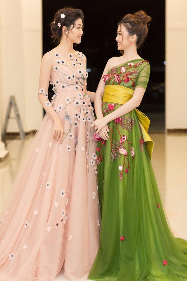 Hoa hậu Đỗ Mỹ Linh và Á hậu Thanh Tú cùng tỏa sáng với đầm hoa duyên dáng